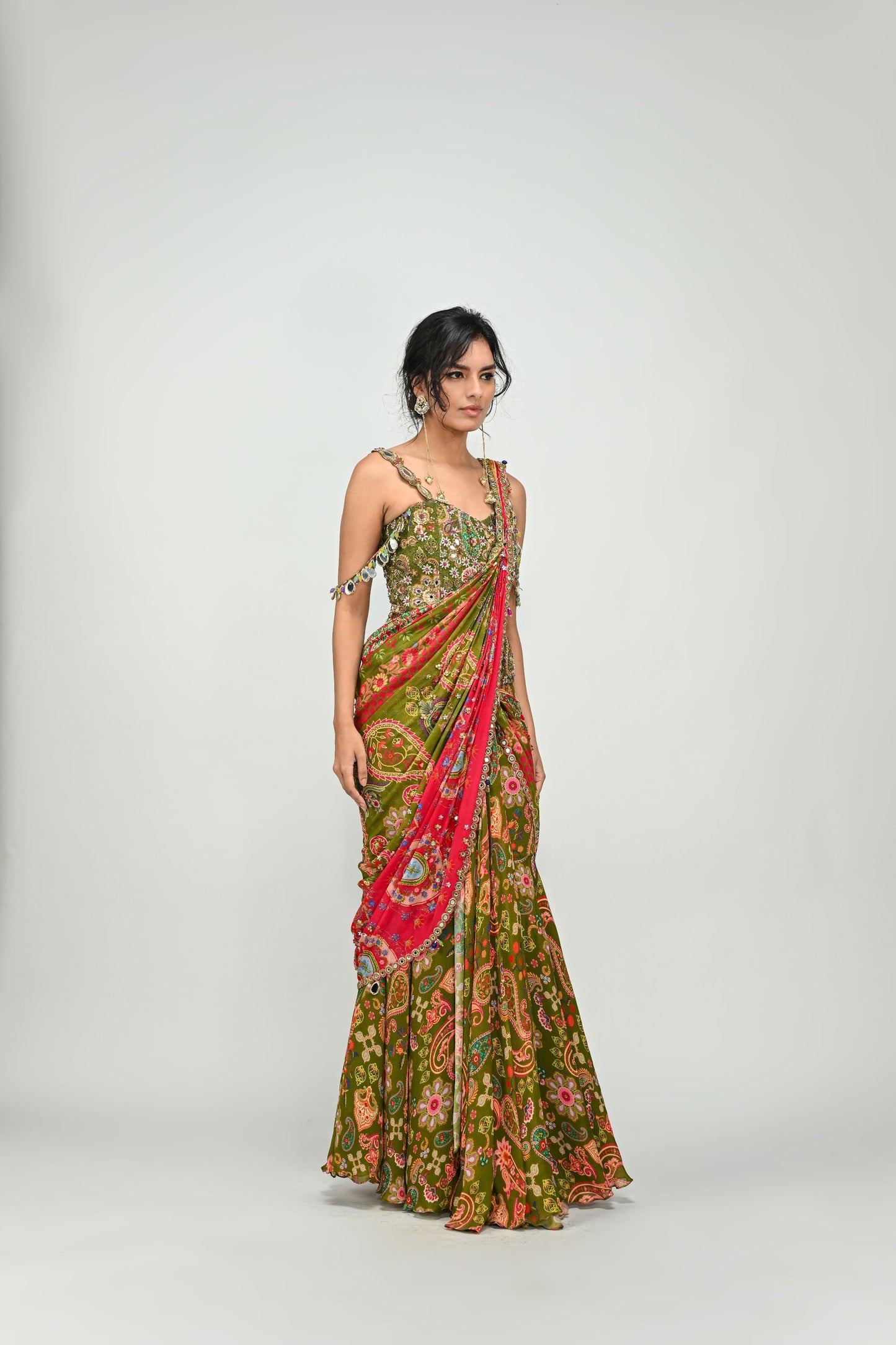 OLIVE HIGHLIGHTED DUAL PRESTITCHED SAREE WITH GREEN BADLA CORSET