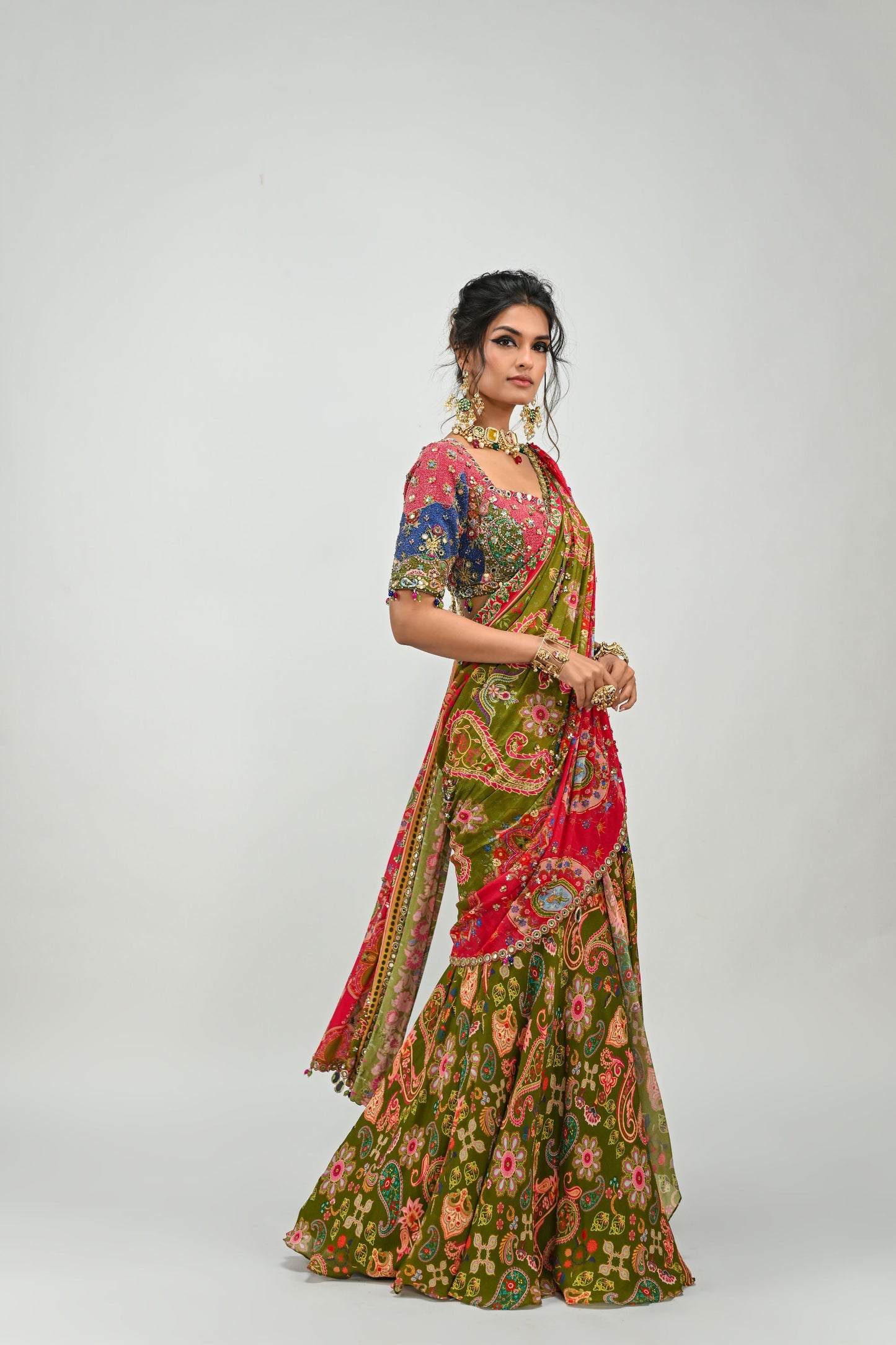 OLIVE HIGHLIGHTED DUAL PRESTITCHED SAREE PAIRED WITH PATCH BLOUSE