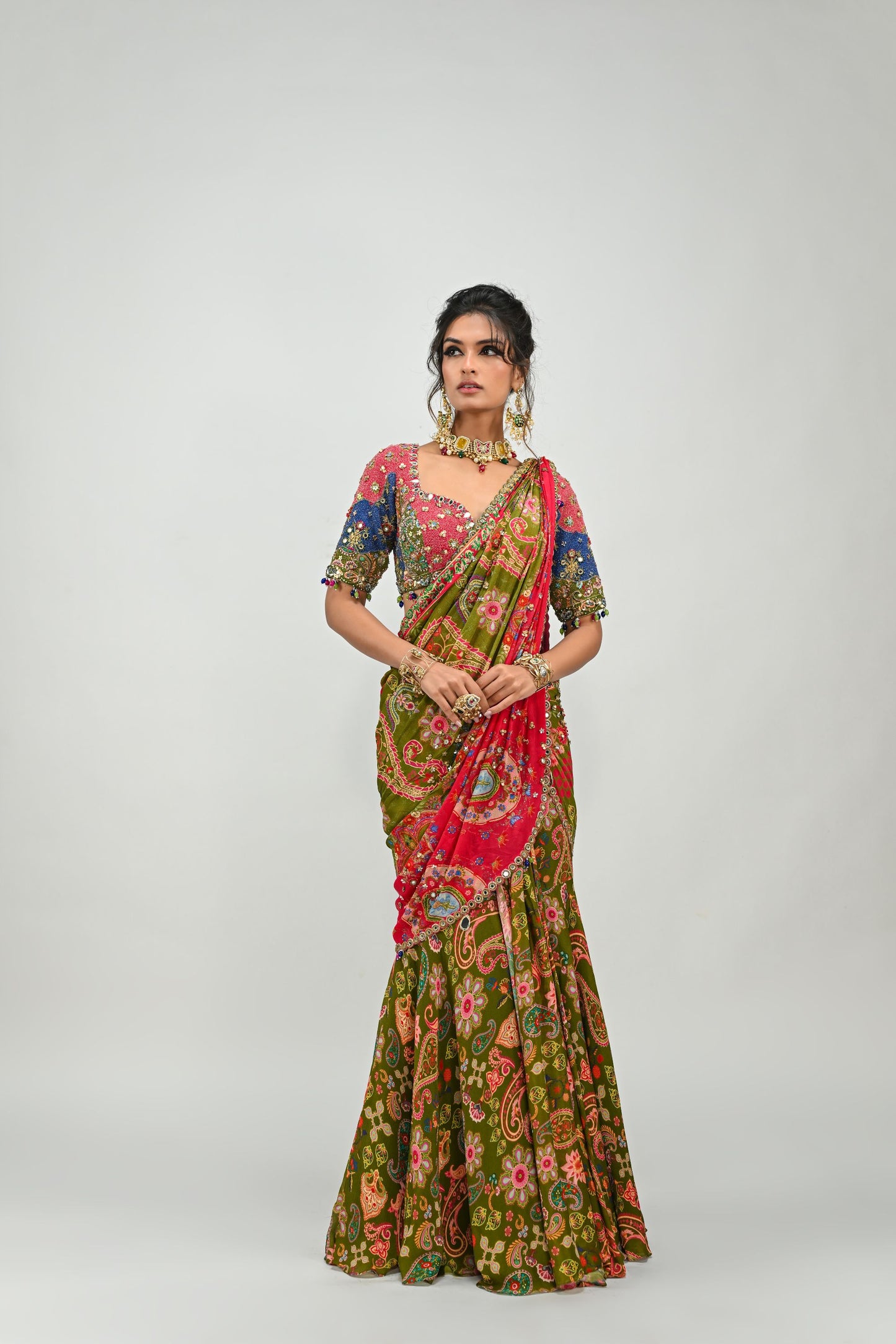 OLIVE HIGHLIGHTED DUAL PRESTITCHED SAREE PAIRED WITH PATCH BLOUSE