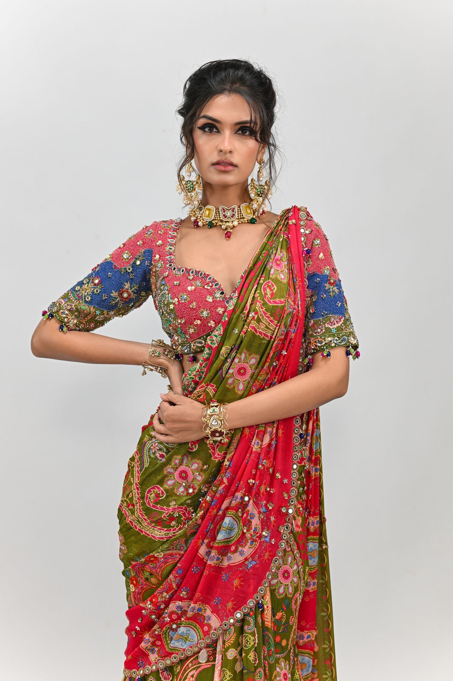 OLIVE HIGHLIGHTED DUAL PRESTITCHED SAREE PAIRED WITH PATCH BLOUSE