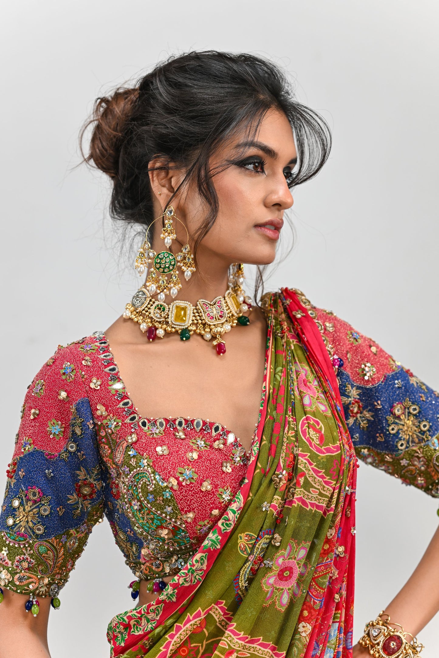 OLIVE HIGHLIGHTED DUAL PRESTITCHED SAREE PAIRED WITH PATCH BLOUSE