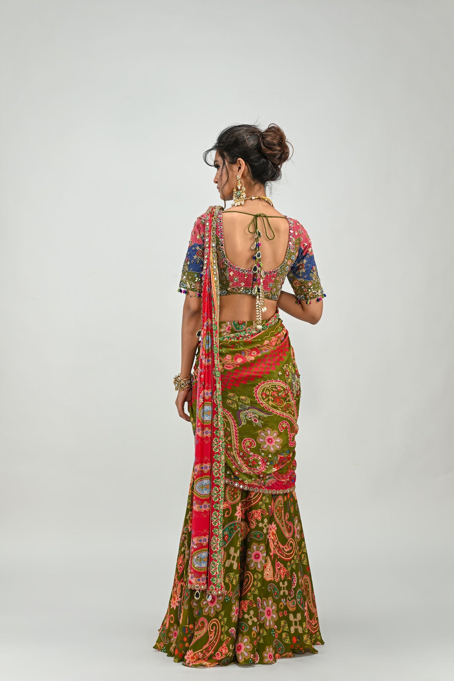 OLIVE HIGHLIGHTED DUAL PRESTITCHED SAREE PAIRED WITH PATCH BLOUSE
