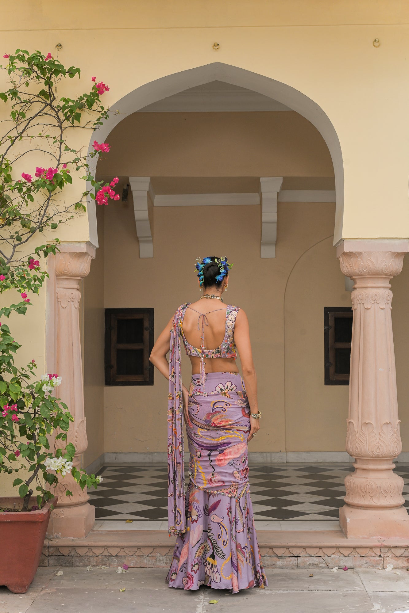 VIOLET BLOOM HIGHLIGHT PALLA PRESTITCHED SAREE. WITH HIGHLIGHT BLOUSE