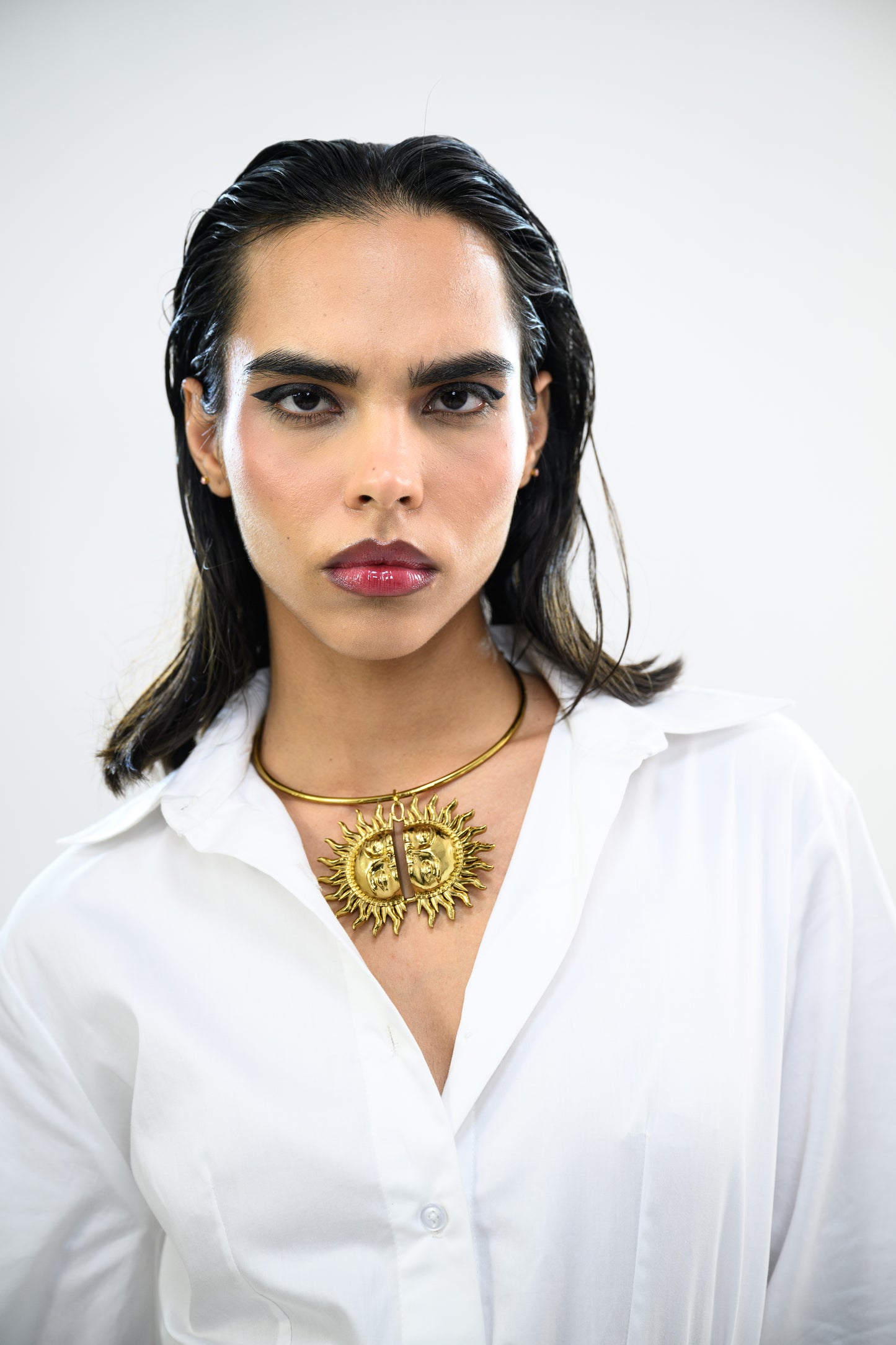 WHITE SHIRT DRESS PAIRED WITH SUN MOON BELT