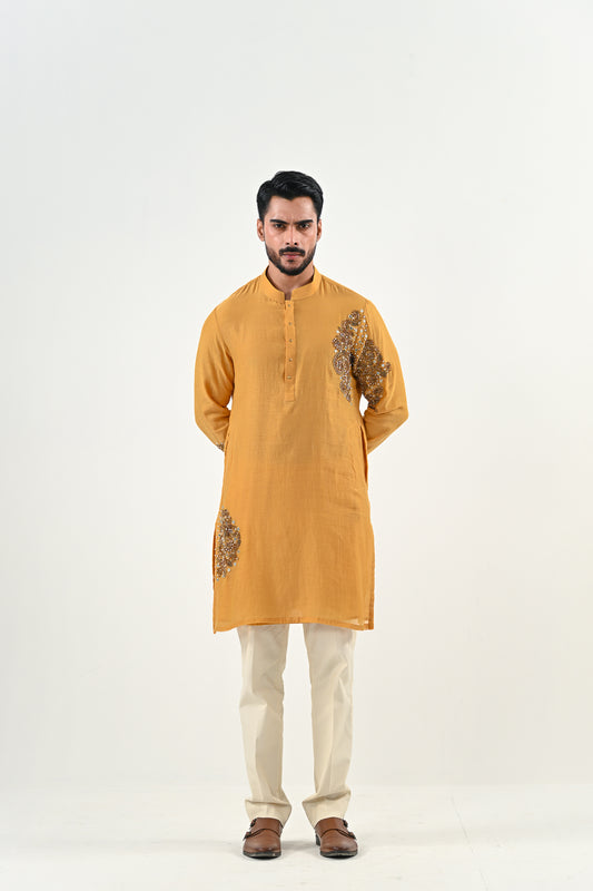 M EMBROIDERED KURTA SET