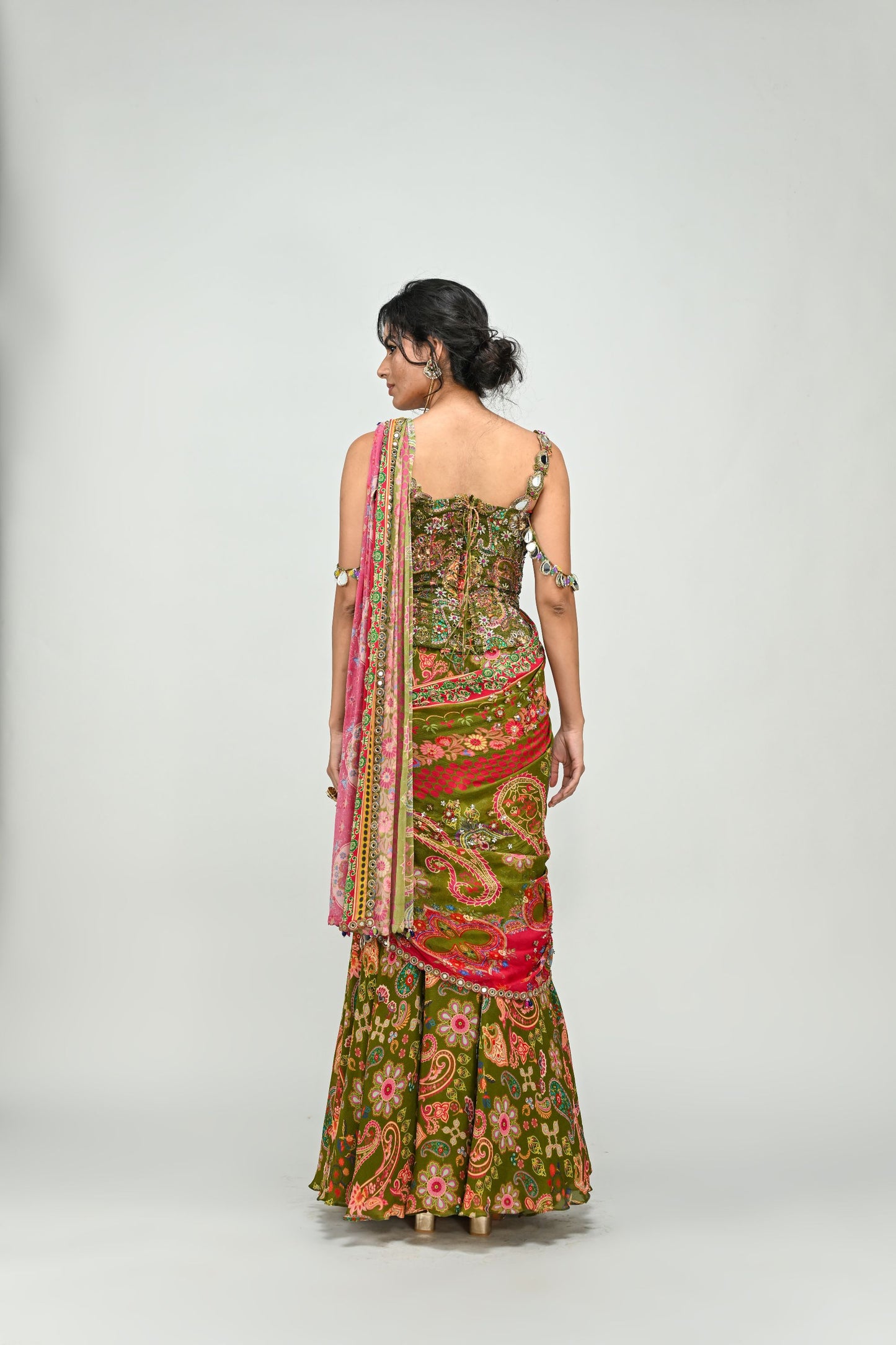 OLIVE HIGHLIGHTED DUAL PRESTITCHED SAREE WITH GREEN BADLA CORSET