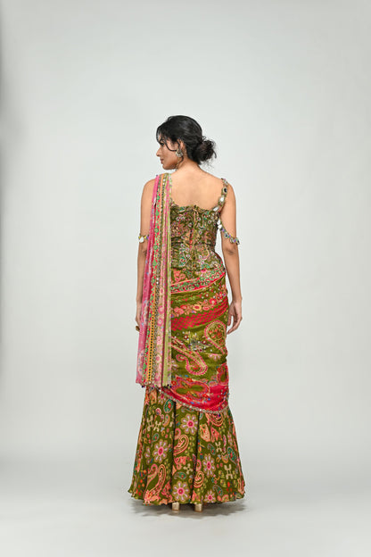 OLIVE HIGHLIGHTED DUAL PRESTITCHED SAREE WITH GREEN BADLA CORSET