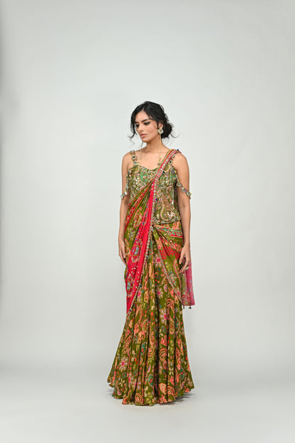 OLIVE HIGHLIGHTED DUAL PRESTITCHED SAREE WITH GREEN BADLA CORSET