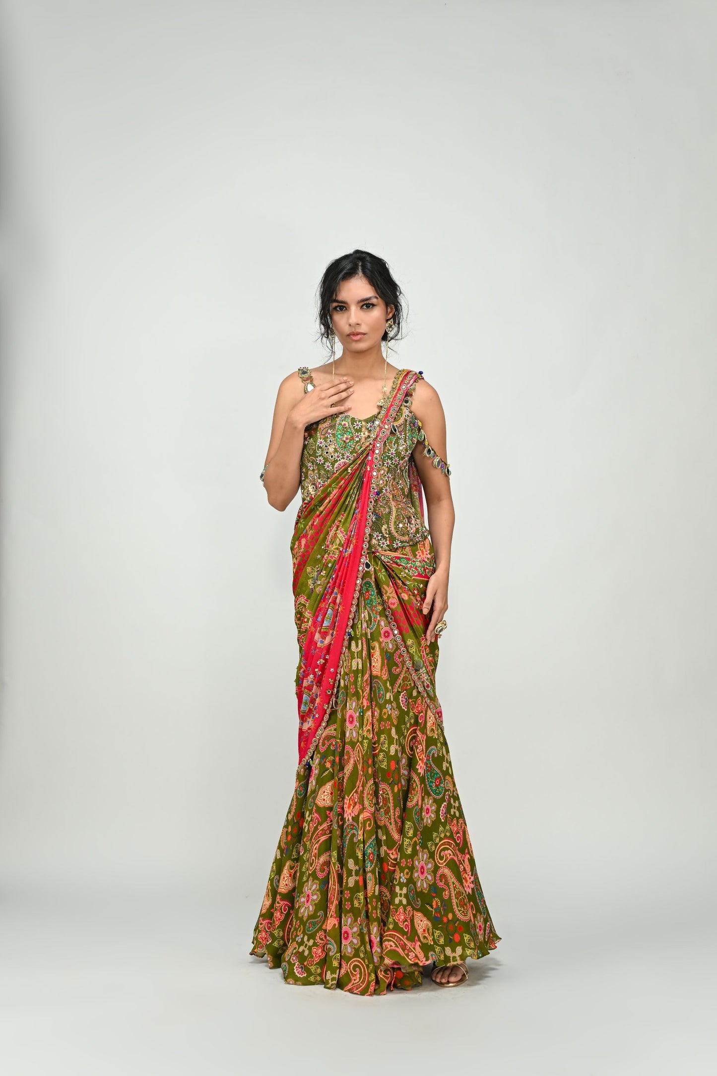 OLIVE HIGHLIGHTED DUAL PRESTITCHED SAREE WITH GREEN BADLA CORSET