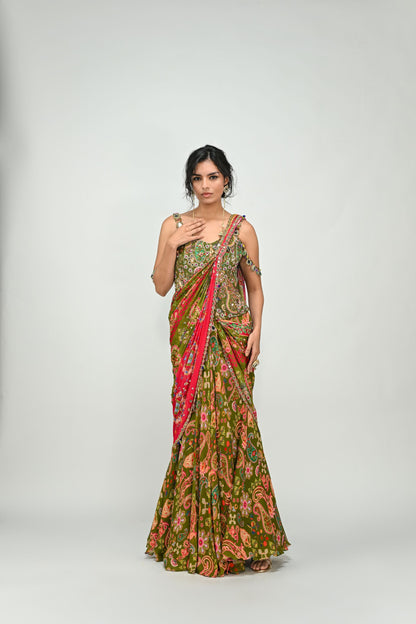 OLIVE HIGHLIGHTED DUAL PRESTITCHED SAREE WITH GREEN BADLA CORSET