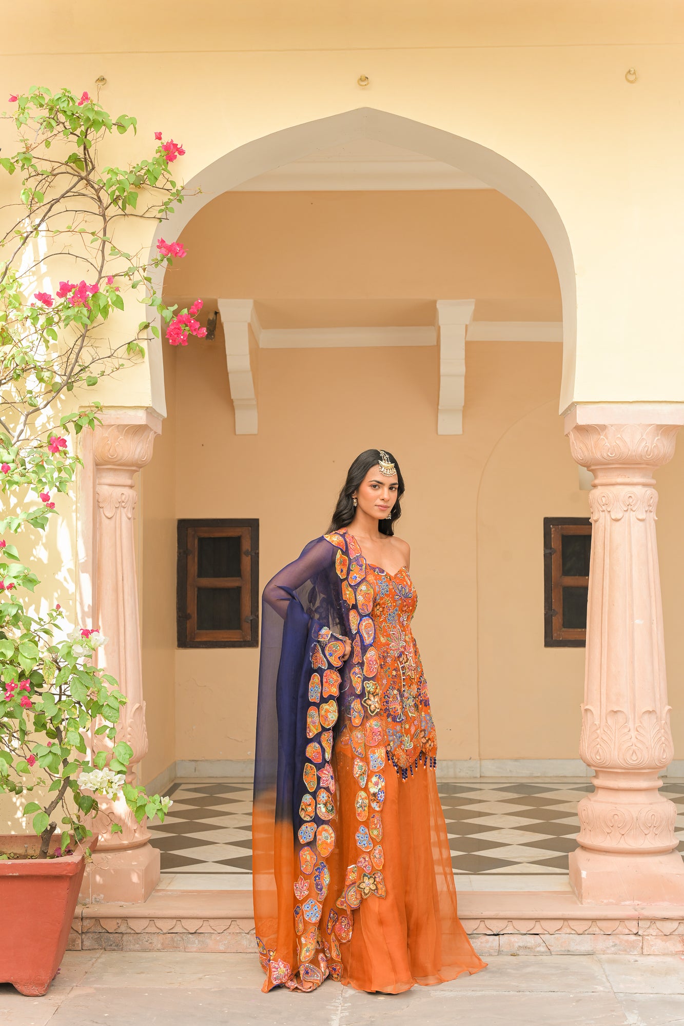 AMBER BLOOM CORSET HIGHLIGHT KURTA. PAIRED WITH KALI PANT AND DUAL APPLIQUÉ ORGANZA DUPATTA