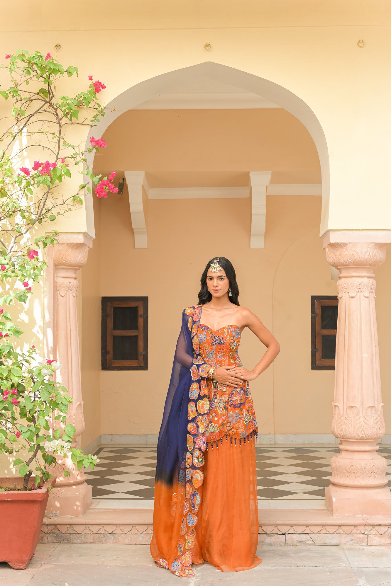 AMBER BLOOM CORSET HIGHLIGHT KURTA. PAIRED WITH KALI PANT AND DUAL APPLIQUÉ ORGANZA DUPATTA