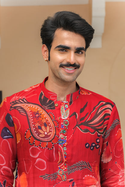 SCARLET BLOOM KURTA PAIREDWITH STRAIGHT PANTS