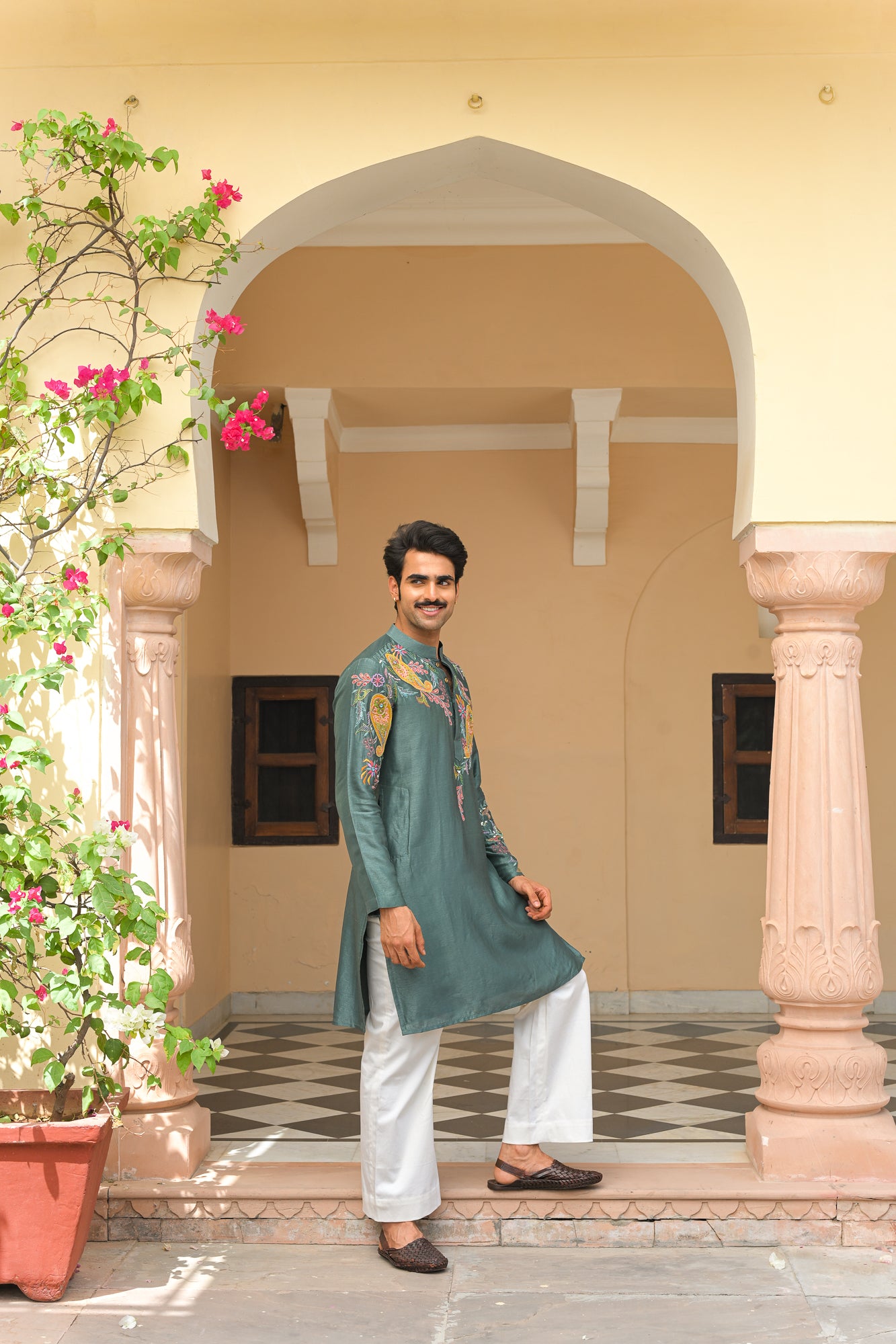 THREAD WORK PATCH EMBROIDERED KURTA PAIRED WITH STRAIGHT PANTS