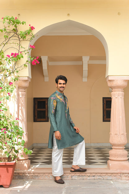 THREAD WORK PATCH EMBROIDERED KURTA PAIRED WITH STRAIGHT PANTS