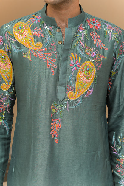 THREAD WORK PATCH EMBROIDERED KURTA PAIRED WITH STRAIGHT PANTS