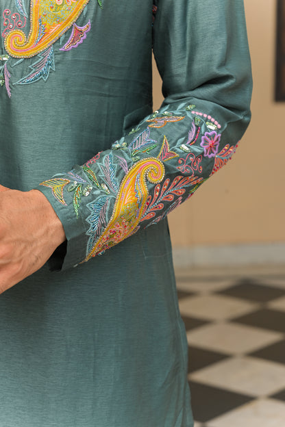 THREAD WORK PATCH EMBROIDERED KURTA PAIRED WITH STRAIGHT PANTS
