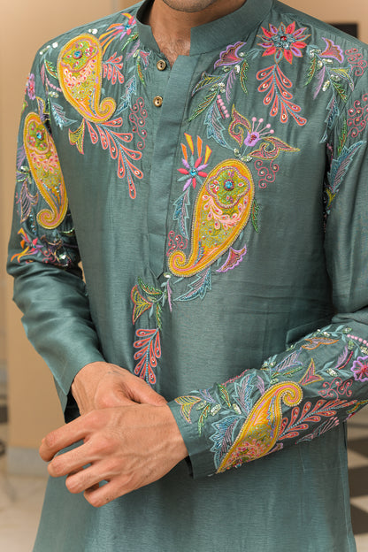 THREAD WORK PATCH EMBROIDERED KURTA PAIRED WITH STRAIGHT PANTS