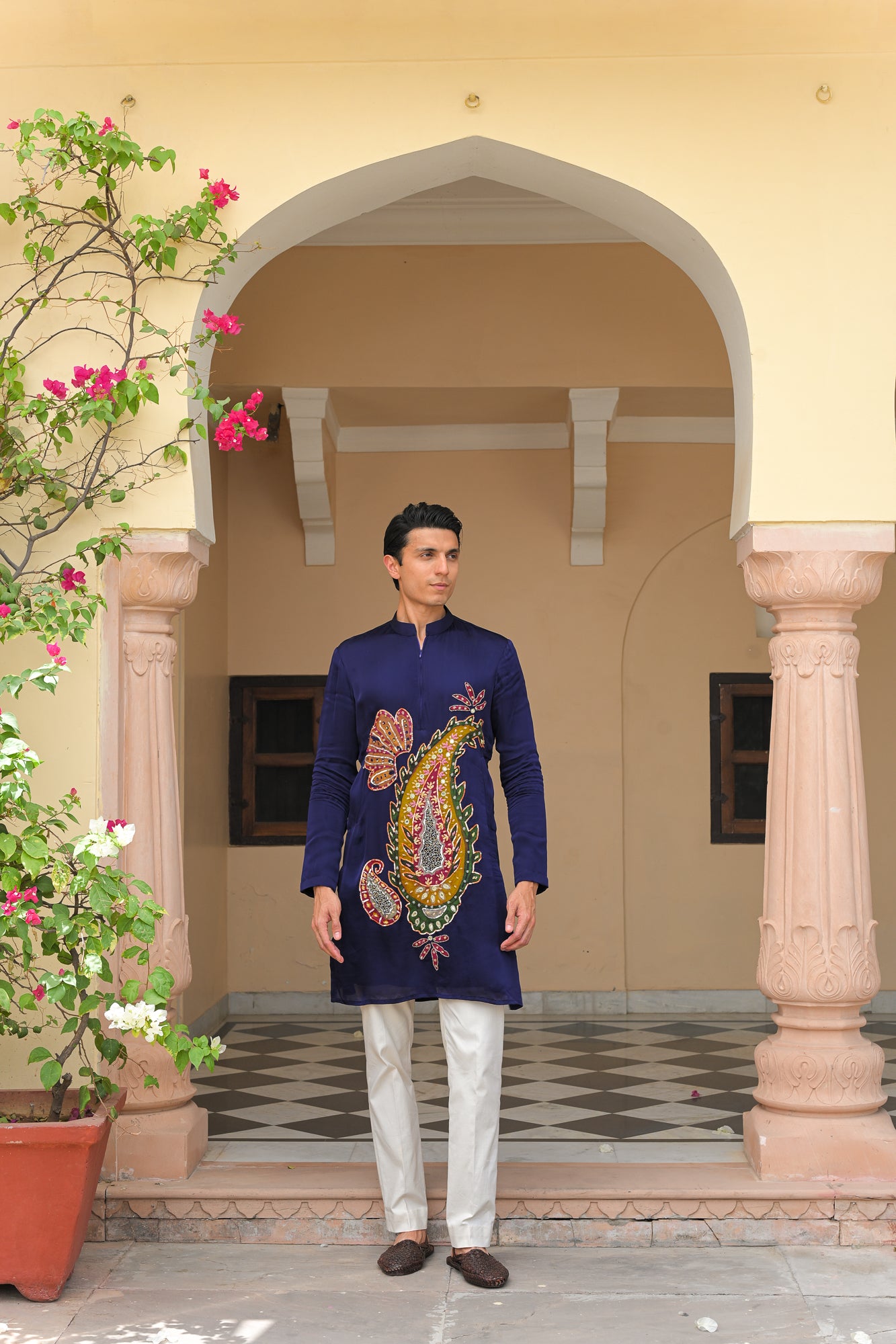 PATCH PAISLEY EMBROIDERED ZIP KURTA PANT SET