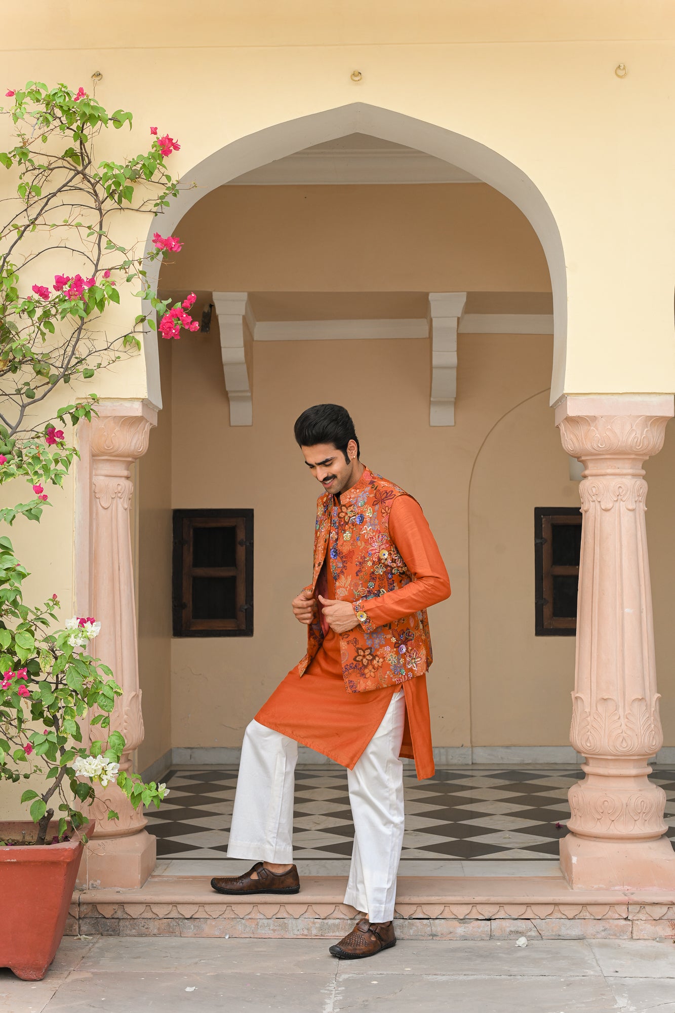 AMBER BLOOM EMBROIDERED BUNDI KURTA PAIRED WITH STRAIGHT PANT SET