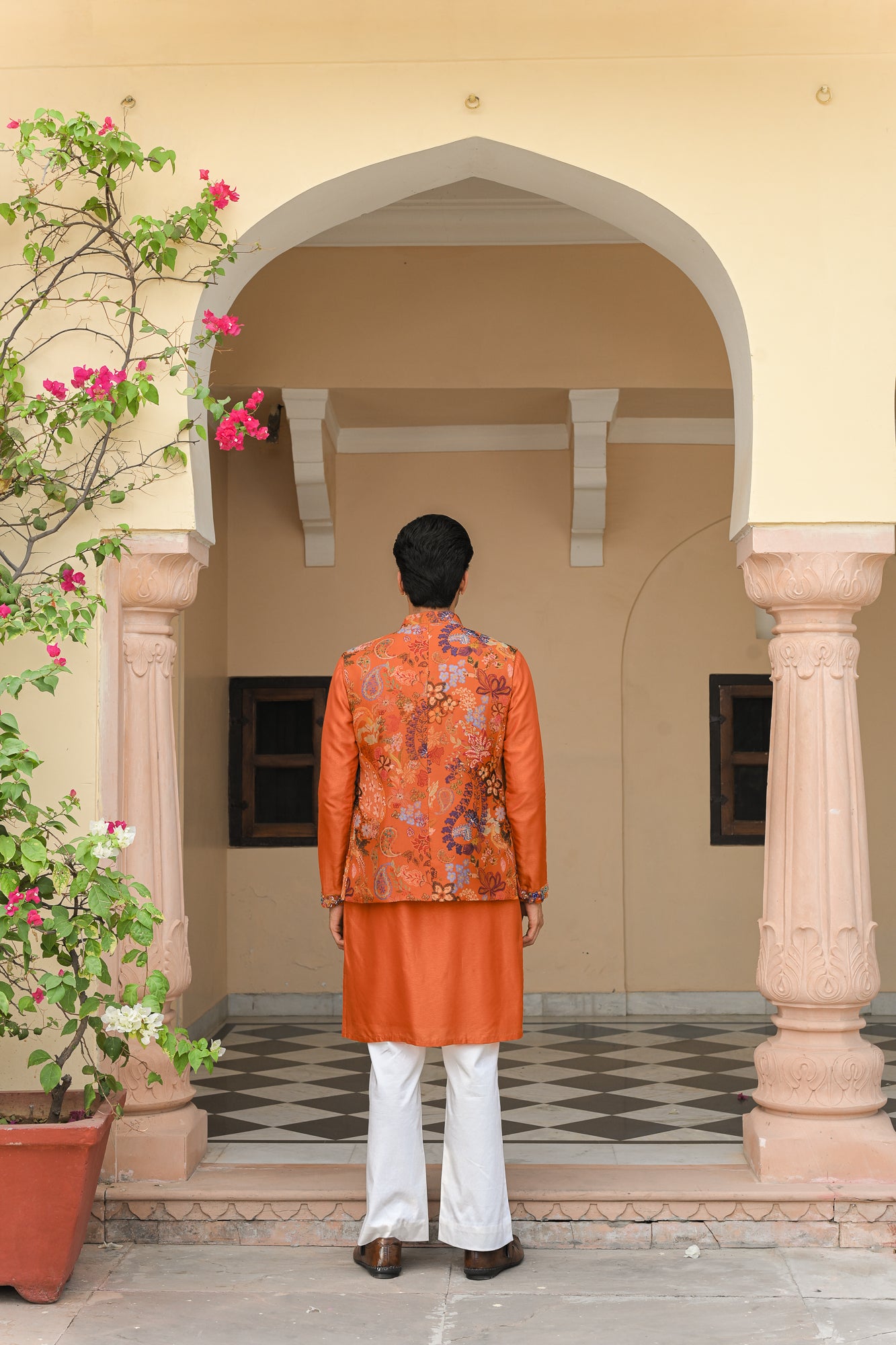 AMBER BLOOM EMBROIDERED BUNDI KURTA PAIRED WITH STRAIGHT PANT SET