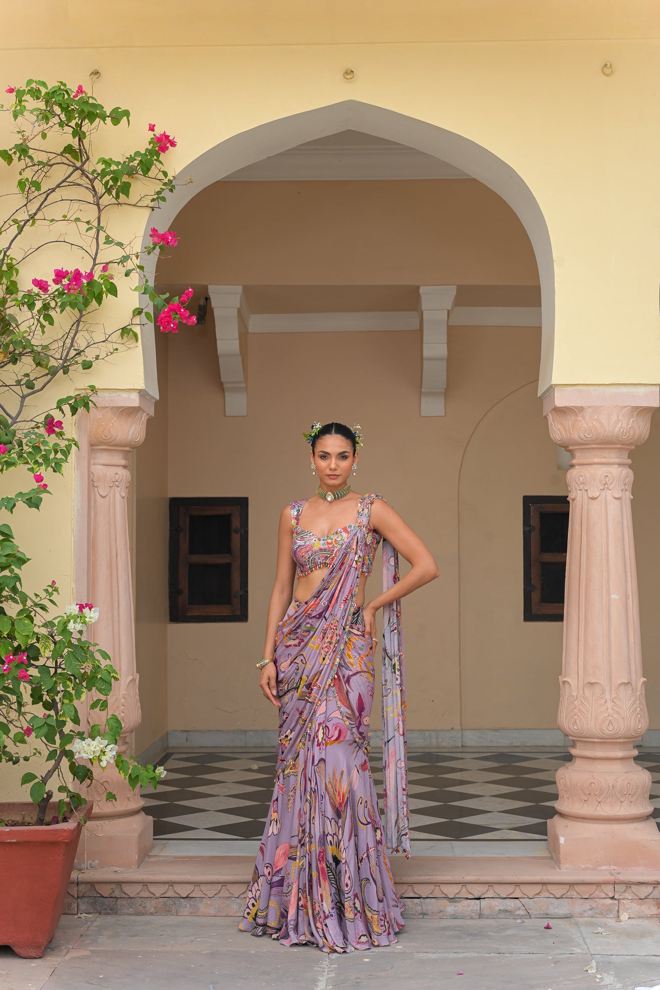 VIOLET BLOOM HIGHLIGHT PALLA PRESTITCHED SAREE. WITH HIGHLIGHT BLOUSE