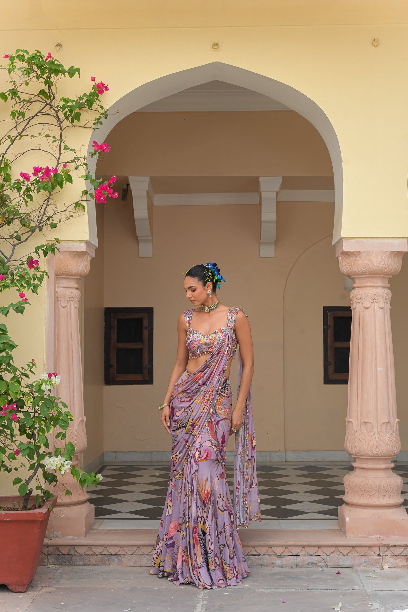 VIOLET BLOOM HIGHLIGHT PALLA PRESTITCHED SAREE. WITH HIGHLIGHT BLOUSE