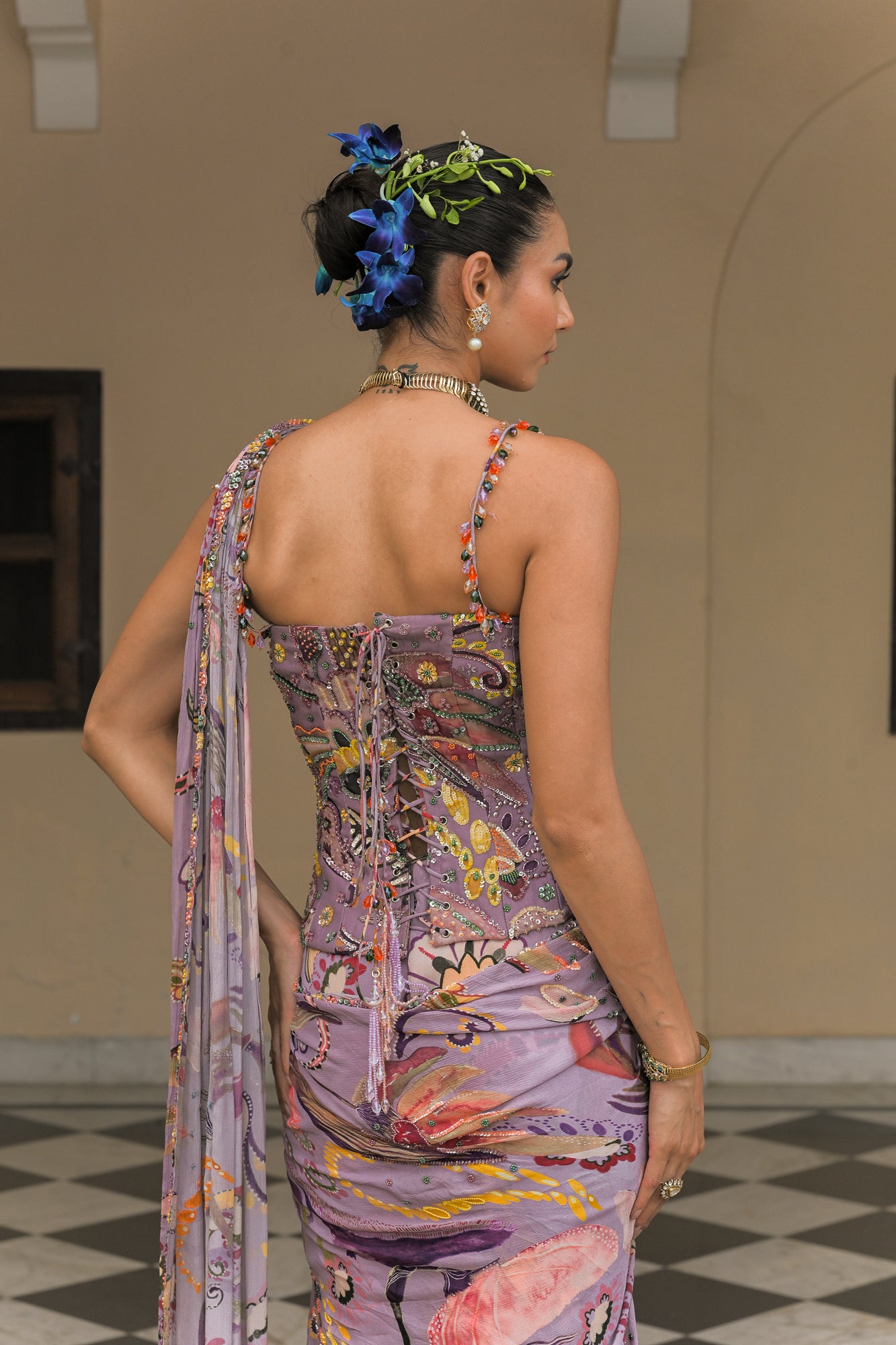 VIOLET BLOOM HIGHLIGHT PALLA PRESTITCHED SAREE. WITH VIOLET BLOOM HIGHLIGHT CORSET