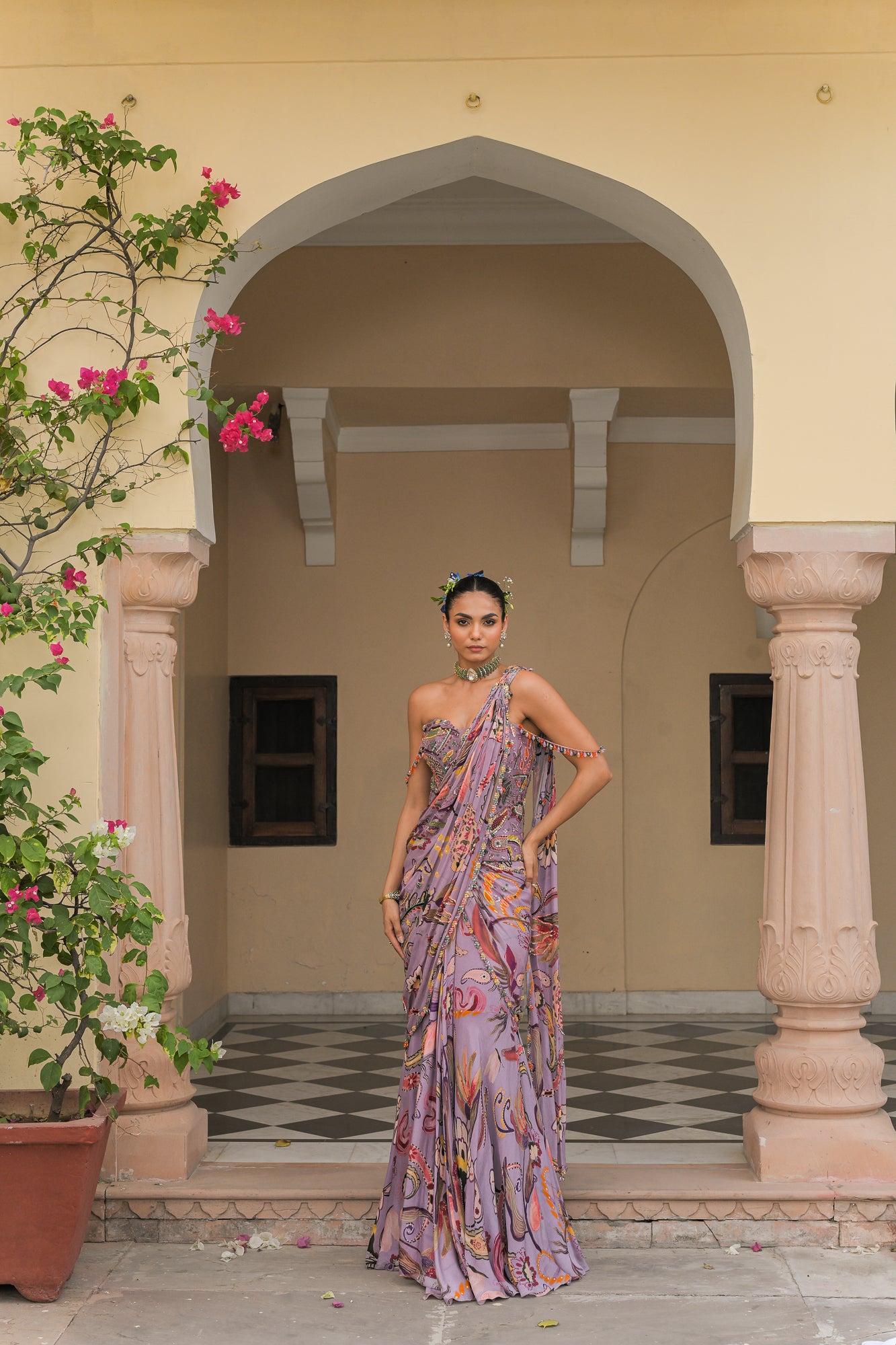VIOLET BLOOM HIGHLIGHT PALLA PRESTITCHED SAREE. WITH VIOLET BLOOM HIGHLIGHT CORSET