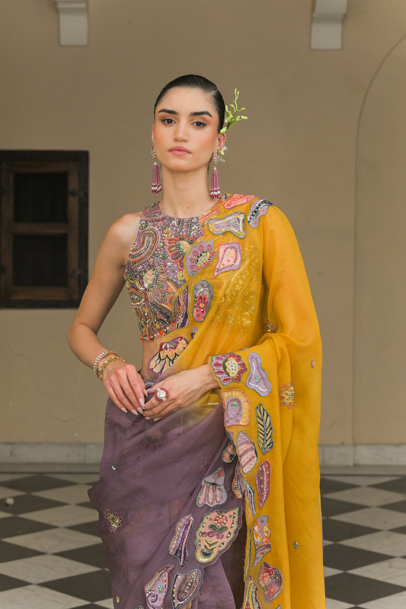 VIOLET BLOOM HIGHLIGHT BLOUSE. AND PETTICOAT AND DUAL ORGANZA APPLIQUE. HIGHLIGHT SAREE