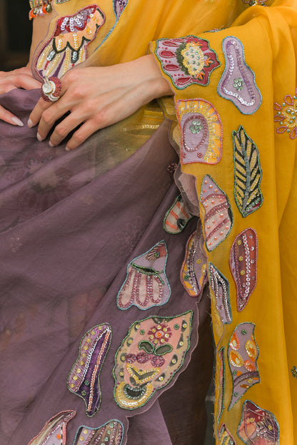 VIOLET BLOOM HIGHLIGHT BLOUSE. AND PETTICOAT AND DUAL ORGANZA APPLIQUE. HIGHLIGHT SAREE