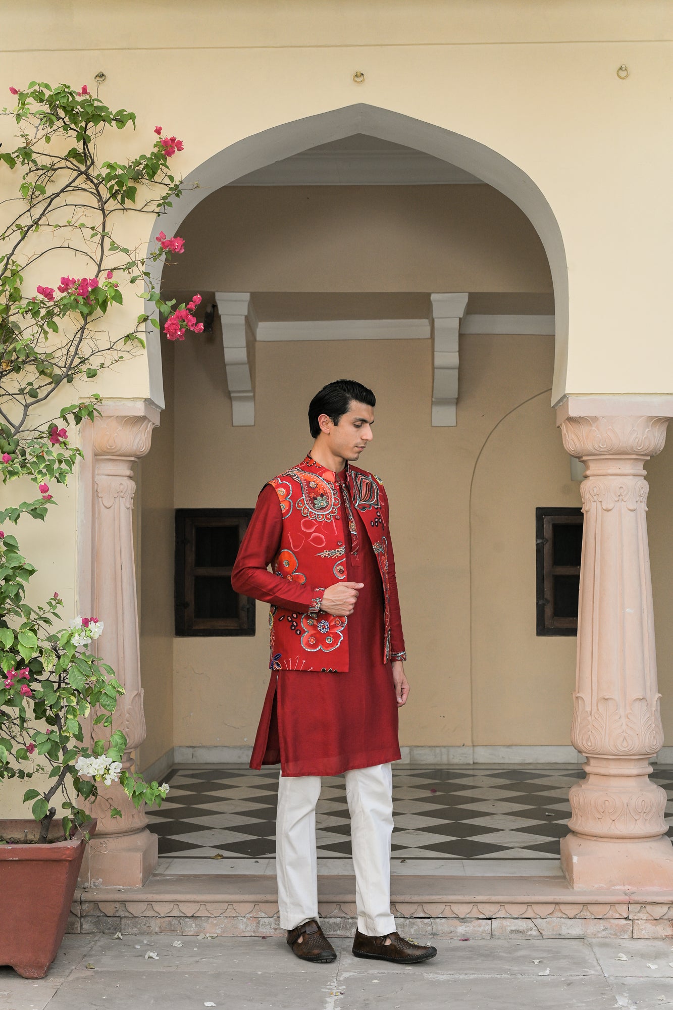 SCARLET EMBROIDERED BUNDI KURTA PANT SET