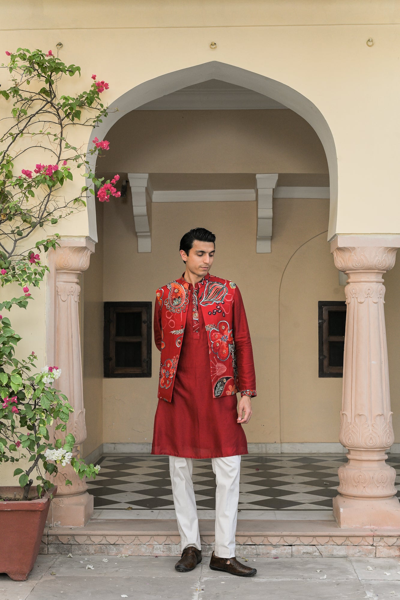 SCARLET EMBROIDERED BUNDI KURTA PANT SET