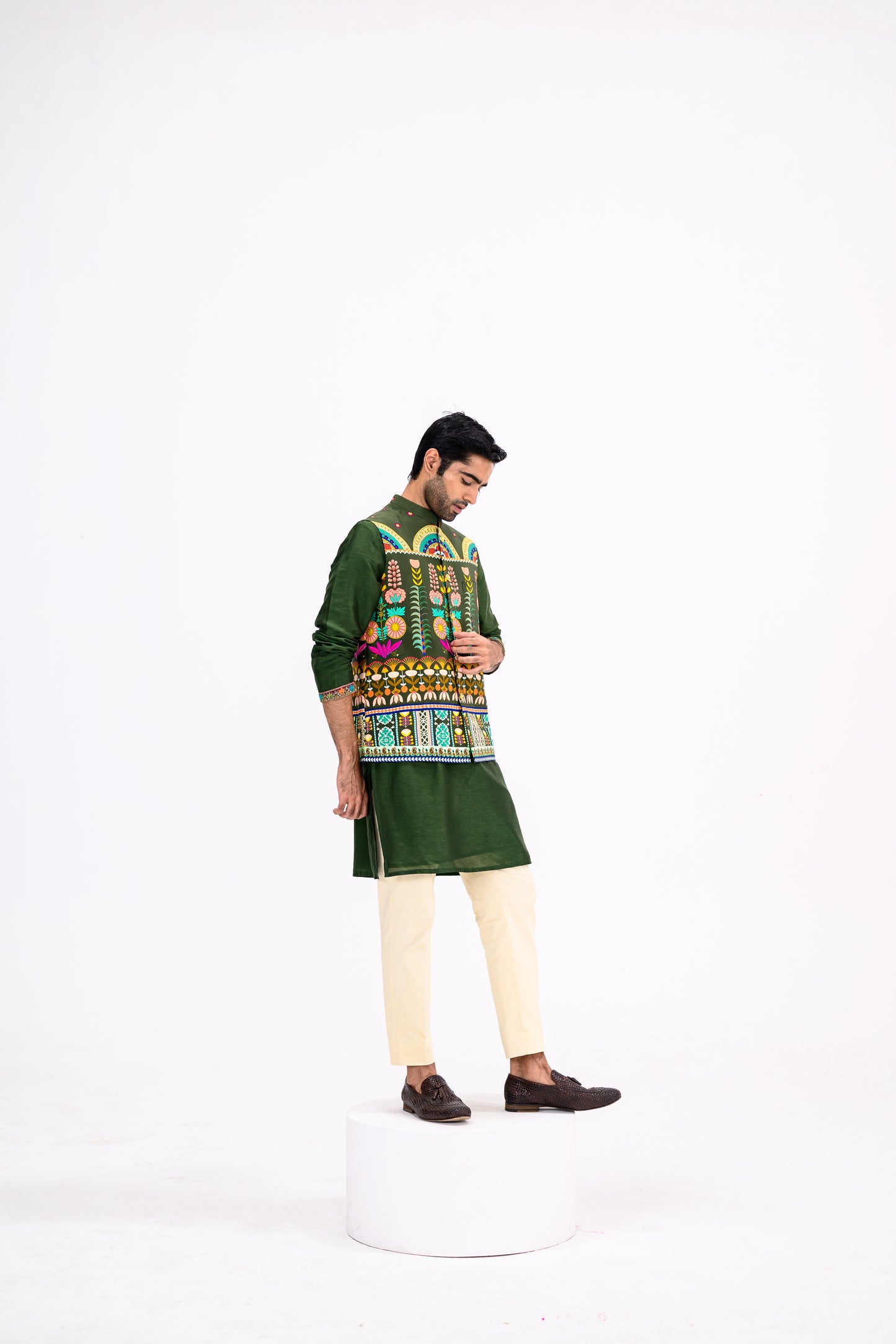 Green Kurta Paired With Overall Bundi And Pants