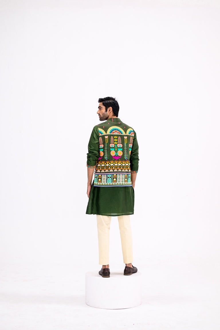 Green Kurta Paired With Overall Bundi And Pants