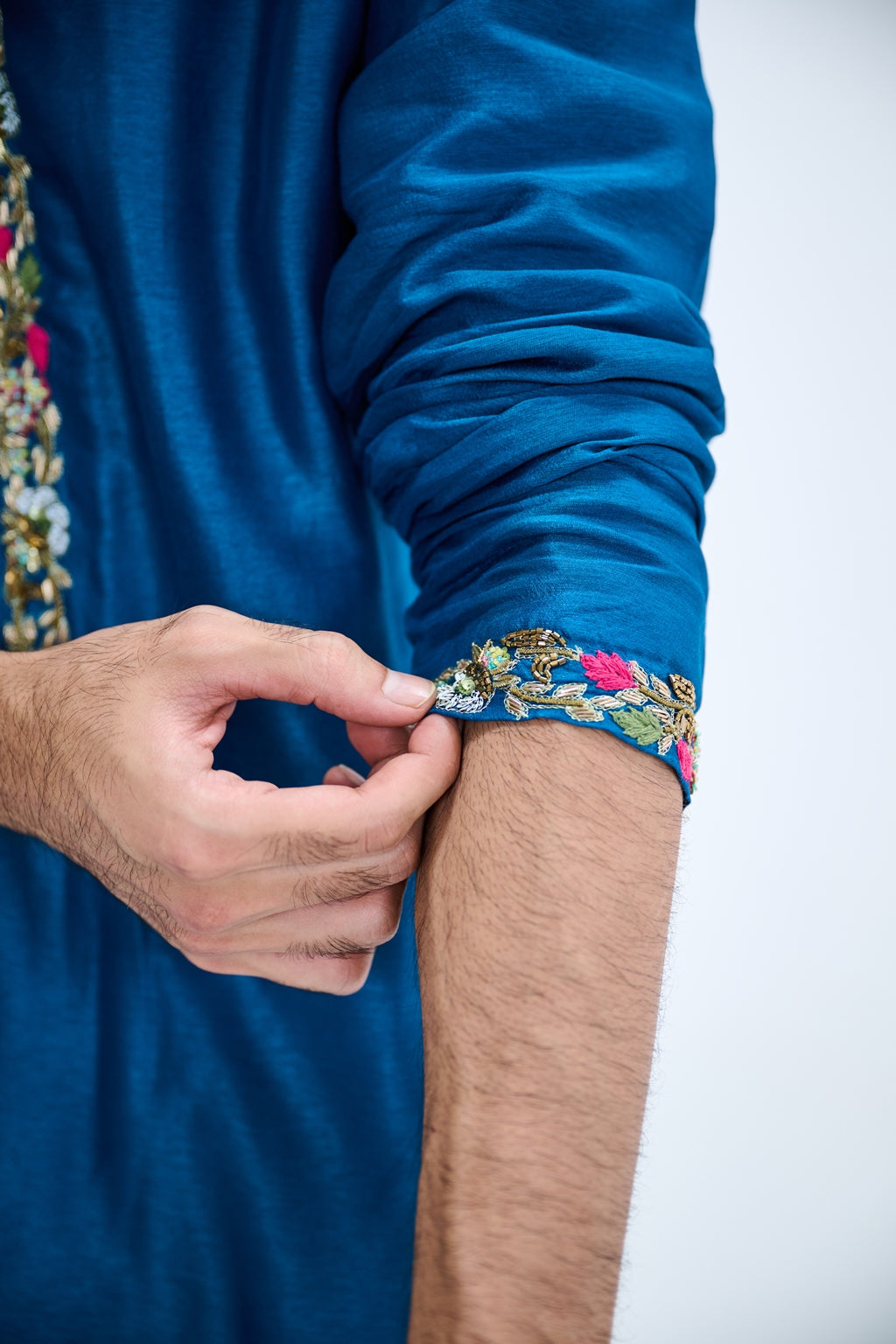 BLUE KURTA SET WITH WHITE PANTS