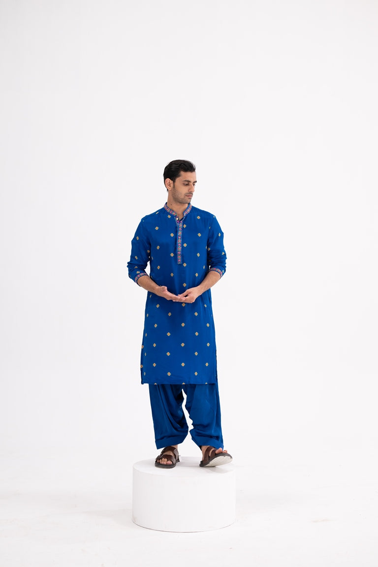 Blue Butta Kurtafull Set With Cowl Pants