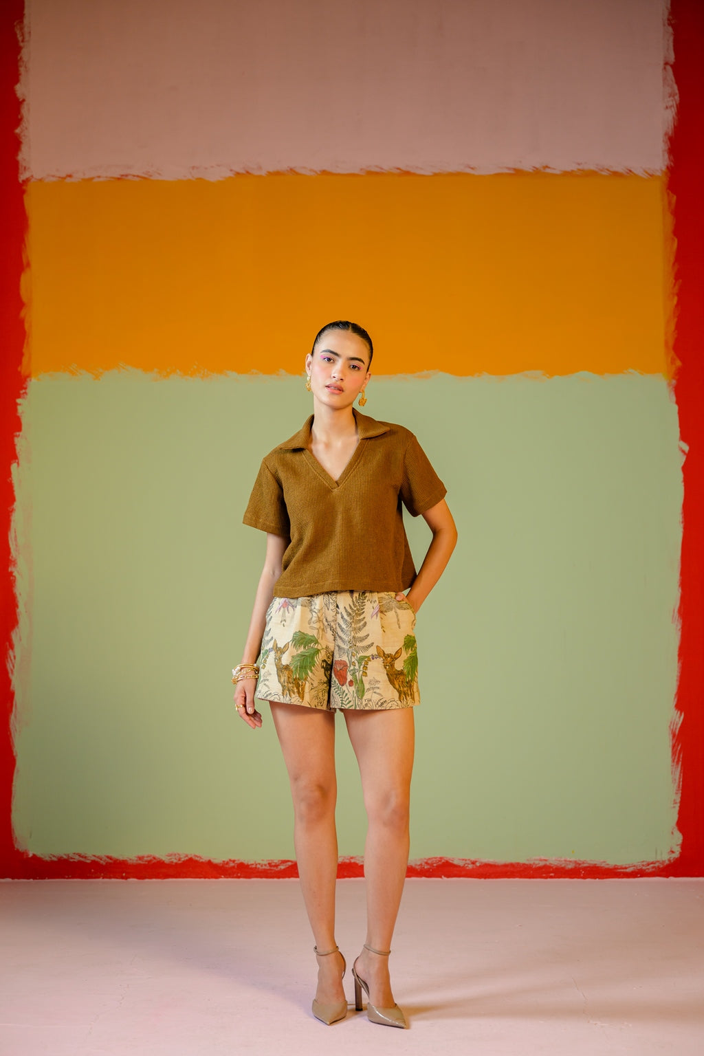 DEER SHORT PAIRED WITH CAMEL CROP TSHIRT